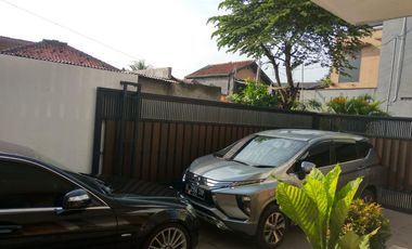 Rumah Qozy Modern Ada S'pool di Jl Cipete Dalam I Jakarta