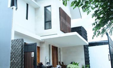 Rumah Qozy Modern Ada S'pool di Jl Cipete Dalam I Jakarta