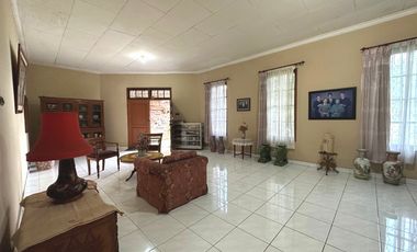 Home Sweet Home Halaman Luas di Jl Kenanga Megapolitan Cinere