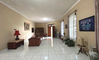 Home Sweet Home Halaman Luas di Jl Kenanga Megapolitan Cinere