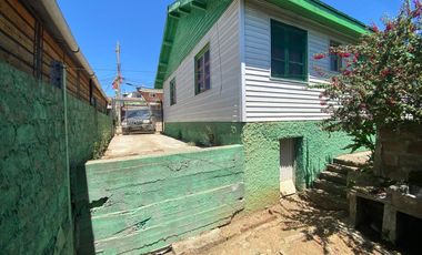 ACOGEDORA CASA EN ESQUINA A PASOS DE PLAYA CHICA CARTAGENA