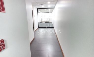 Oficina en Arriendo en A pasos del Metro Pedro de Valdivia