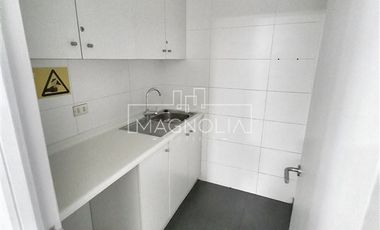 Oficina en Arriendo en A pasos del Metro Pedro de Valdivia