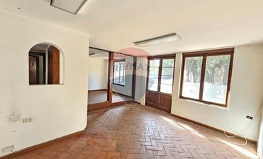 CASA FINES COMERCIALES - METRO MANQUEHUE