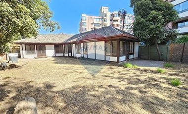 CASA FINES COMERCIALES - METRO MANQUEHUE