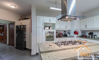 PRIVADA EXCLUSIVA DE 5 CASAS, EN BOSQUES DE LAS LOMAS CON CANCHA DE TENIS