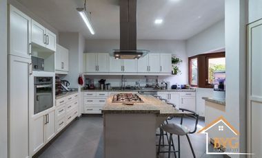 PRIVADA EXCLUSIVA DE 5 CASAS, EN BOSQUES DE LAS LOMAS CON CANCHA DE TENIS