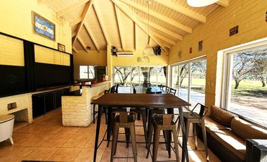 Las Delicias – Casa Amoblada con Pileta y Quincho en Alquiler