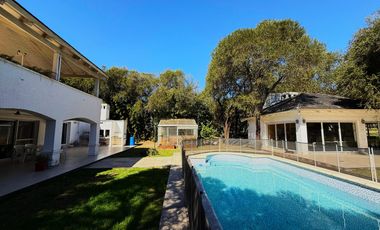 Las Delicias – Casa Amoblada con Pileta y Quincho en Alquiler