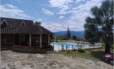 Se Vende de Finca con piscina