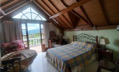 Se Vende de Finca con piscina