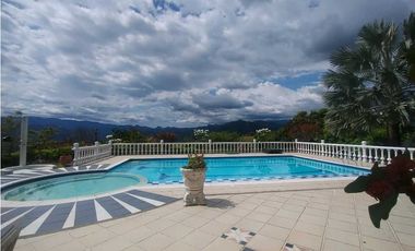 Se Vende de Finca con piscina