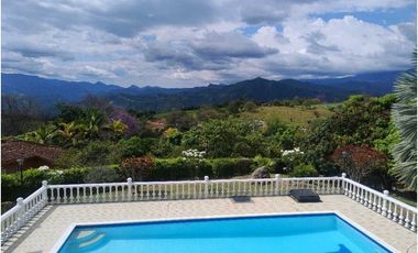 Se Vende de Finca con piscina