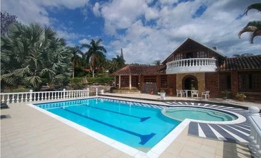 Se Vende de Finca con piscina