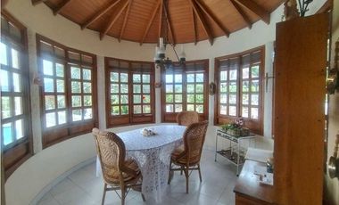 Se Vende de Finca con piscina