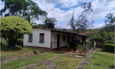 Se Vende de Finca con piscina