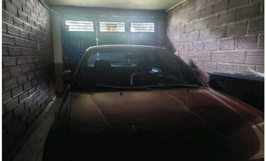 CASA DE DOS NIVELES EN VENTA, DE MEDIA MIXTURA EN LA CASTELLANA