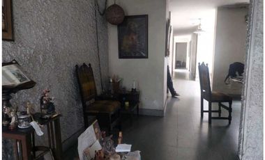 CASA DE DOS NIVELES EN VENTA, DE MEDIA MIXTURA EN LA CASTELLANA