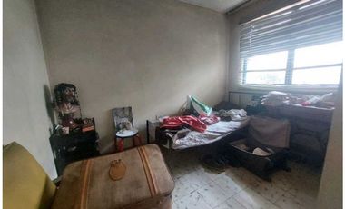 CASA DE DOS NIVELES EN VENTA, DE MEDIA MIXTURA EN LA CASTELLANA