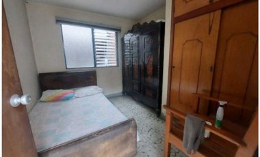 CASA DE DOS NIVELES EN VENTA, DE MEDIA MIXTURA EN LA CASTELLANA