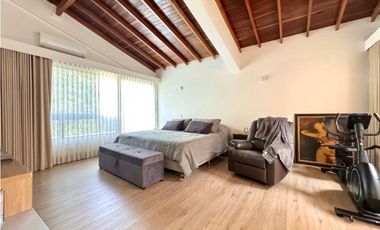 Vendo hermosa casa ubicada en sector Montessori Envigado