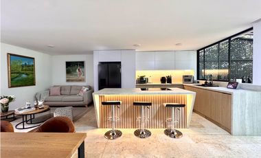 Vendo hermosa casa ubicada en sector Montessori Envigado