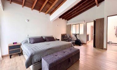 Vendo hermosa casa ubicada en sector Montessori Envigado