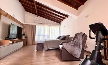 Vendo hermosa casa ubicada en sector Montessori Envigado