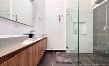 Vendo hermosa casa ubicada en sector Montessori Envigado