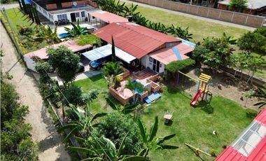 Casa campestre con piscina en venta - Santa Elena El Cerrito Valle