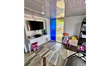 Casa campestre con piscina en venta - Santa Elena El Cerrito Valle
