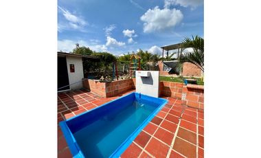 Casa campestre con piscina en venta - Santa Elena El Cerrito Valle
