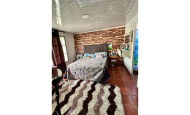 Casa campestre con piscina en venta - Santa Elena El Cerrito Valle
