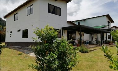Venta de casa Campestre en el Carmen de Viboral vereda Campo Alegre