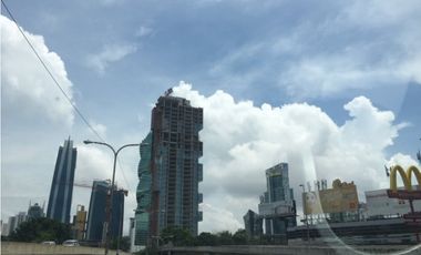 Sunset Strip Locales y Oficinas en Alquiler