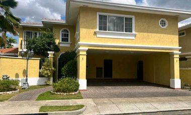 VENTA DE CASA CON PISCINA EN COSTA DORADA TERRENO 900M2 JP