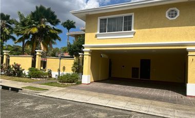 VENTA DE CASA CON PISCINA EN COSTA DORADA TERRENO 900M2 JP