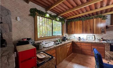 VENTA CASA CON VISTA A LA INDIA DORMIDA EN EL VALLE 1,700MTRS EV