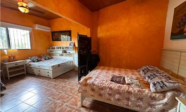 VENTA CASA CON VISTA A LA INDIA DORMIDA EN EL VALLE 1,700MTRS EV