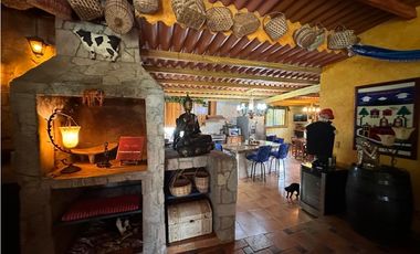 VENTA CASA CON VISTA A LA INDIA DORMIDA EN EL VALLE 1,700MTRS EV