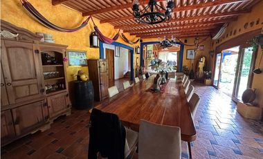 VENTA CASA CON VISTA A LA INDIA DORMIDA EN EL VALLE 1,700MTRS EV