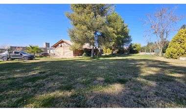 VENTA · CASA ·3 DOR 1.450 m2 · LUJAN CERCA De CHACRAS · NO APTO CÉDITO