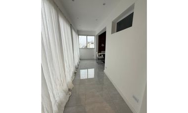 3 AMBIENTES A LA CALLE CON BALCON SALIENTE - LURO 2551