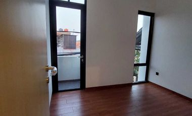 Rumah mewah 2 lantai hrga murah lokasi dekat kntor walikota jakut