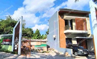 Rumah 2 Lantai Murah dekat Sekolah Al Azhar / Kesatuan Bangsa Jogja