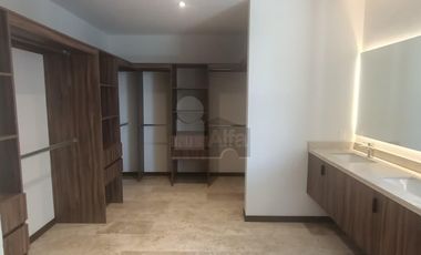 CASA EN VENTA EN PRIVADA CON ACABADOS DE LUJO EN ZONA PONIENTE DE SLP