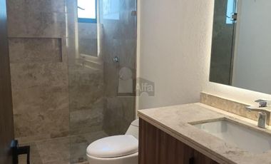 CASA EN VENTA EN PRIVADA CON ACABADOS DE LUJO EN ZONA PONIENTE DE SLP