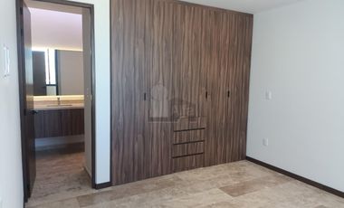 CASA EN VENTA EN PRIVADA CON ACABADOS DE LUJO EN ZONA PONIENTE DE SLP