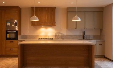 CASA EN VENTA EN PRIVADA CON ACABADOS DE LUJO EN ZONA PONIENTE DE SLP