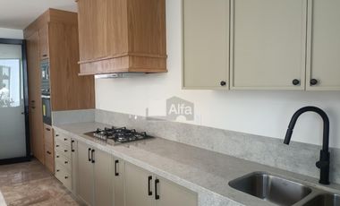 CASA EN VENTA EN PRIVADA CON ACABADOS DE LUJO EN ZONA PONIENTE DE SLP